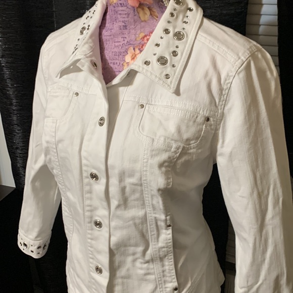 Jean Jacket! - Picture 5 of 8